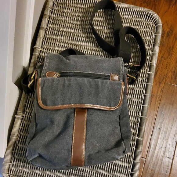 Cargotit Canvas Cargo Messenger Crossbody Bag in Dark Gray - Picture 3 of 11